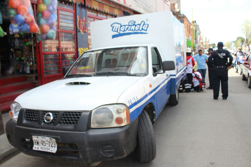 Conductor provoca choque de motociclista contra camioneta de Marinela | El Imparcial de Oaxaca