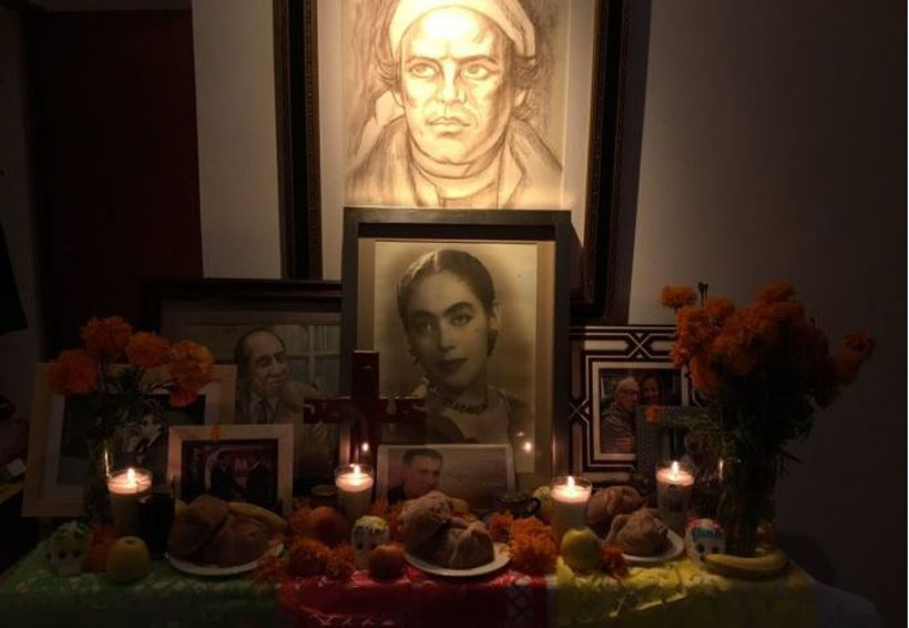 Calderón publica foto de su altar de muertos y le llueven críticas | El Imparcial de Oaxaca
