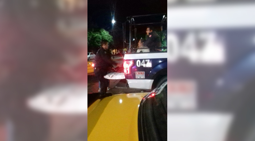 Arrestan a joven por ‘payasear’  frente a un taxi en Salina Cruz, Oaxaca | El Imparcial de Oaxaca