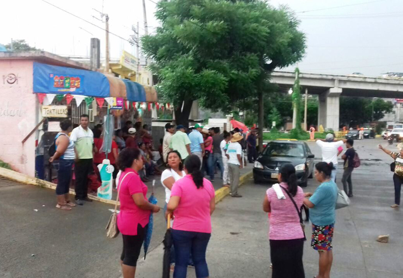 Bloquean la Terminal de Pemex en Salina Cruz, piden indemnización