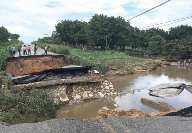 Recibe CAO reportes de carreteras afectadas en Tuxtepec, Oaxaca