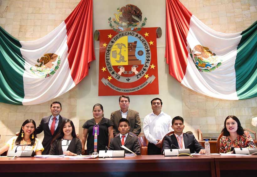 Clarissa representó a la  Costa de Oaxaca en Legislatura Juvenil