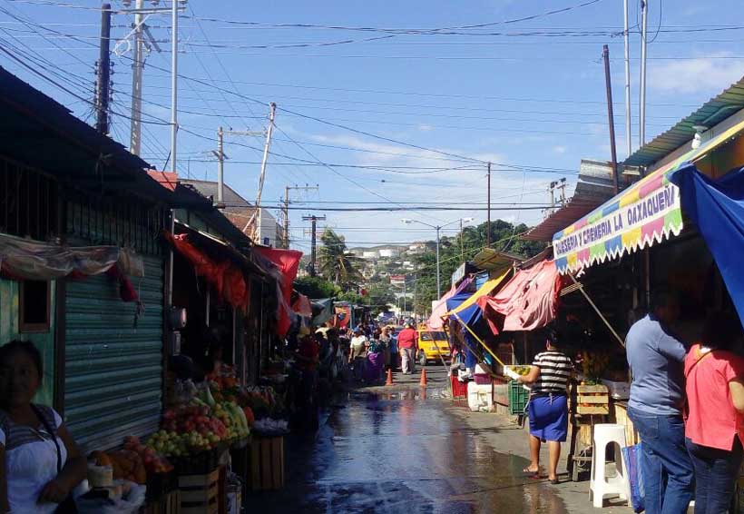 Aguas negras inundan mercado de Salina Cruz, Oaxaca | El Imparcial de Oaxaca