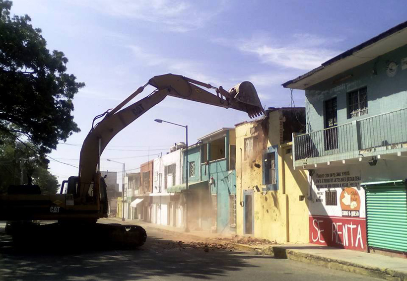 Demuelen casas dañadas en el Istmo de Oaxaca