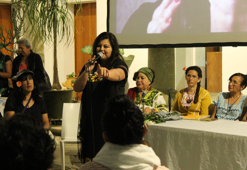 Presentan en Oaxaca antología de Mujeres Poetas en el País de las Nubes