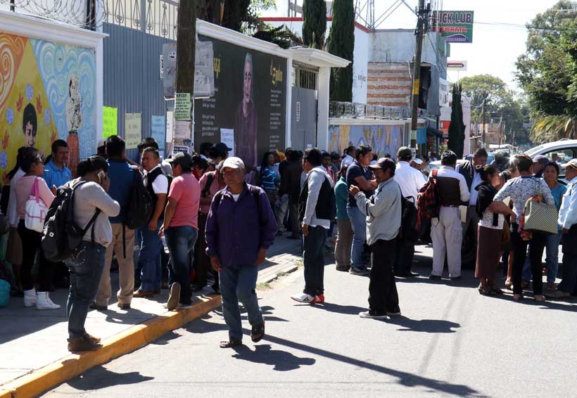 Bloquean calles para exigir respuesta de CDI | El Imparcial de Oaxaca