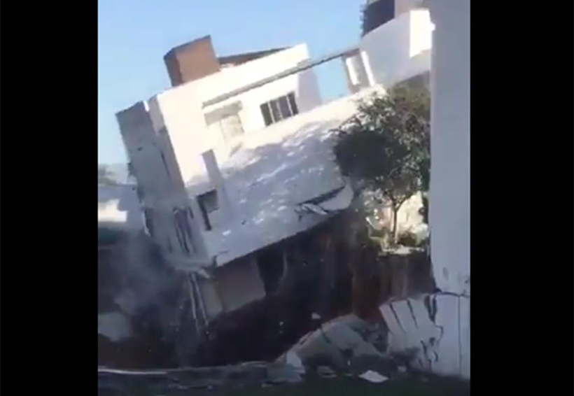Video: Así se derrumbaron las cuatro casas en Monterrey por construcción de estacionamiento | El Imparcial de Oaxaca