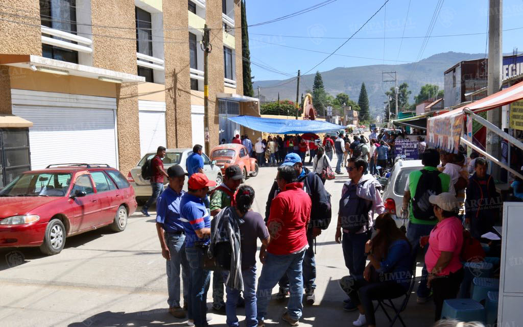 Toman maestros de la S-22 oficinas gubernamentales en Oaxaca | El Imparcial de Oaxaca