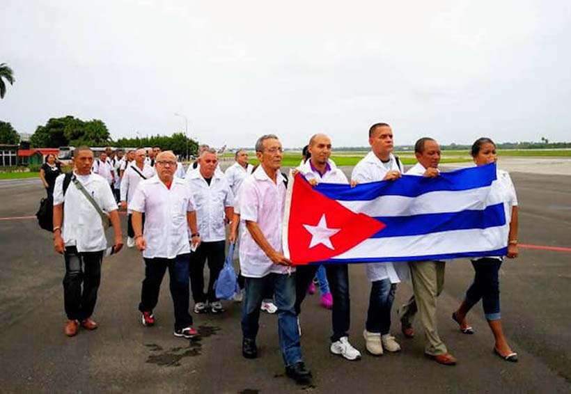Se van médicos cubanos del Istmo de Oaxaca