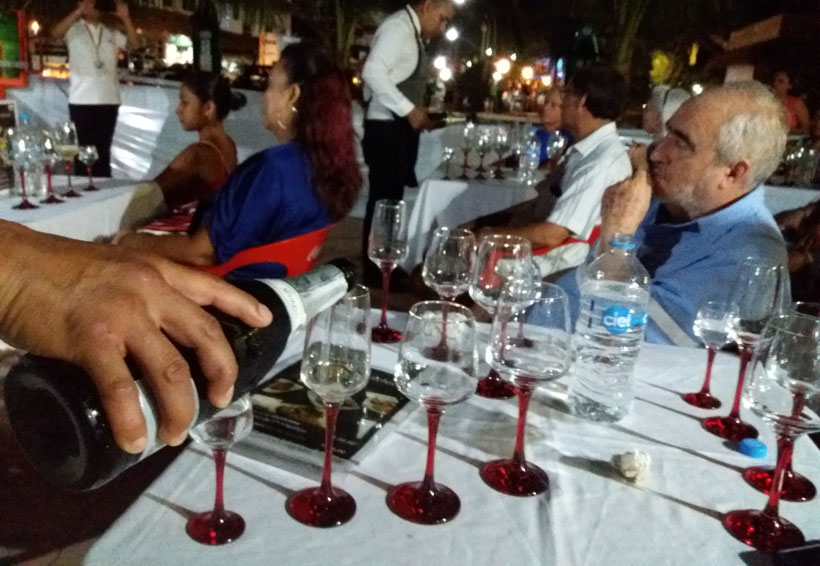 Realizan cata de vinos gratis  en Puerto Escondido | El Imparcial de Oaxaca