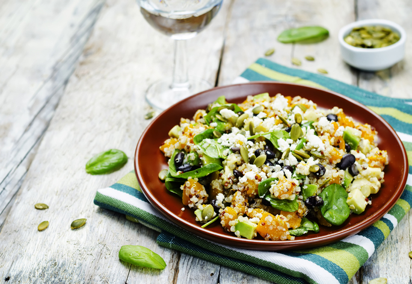 Ensalada de quínoa con frijoles y menta