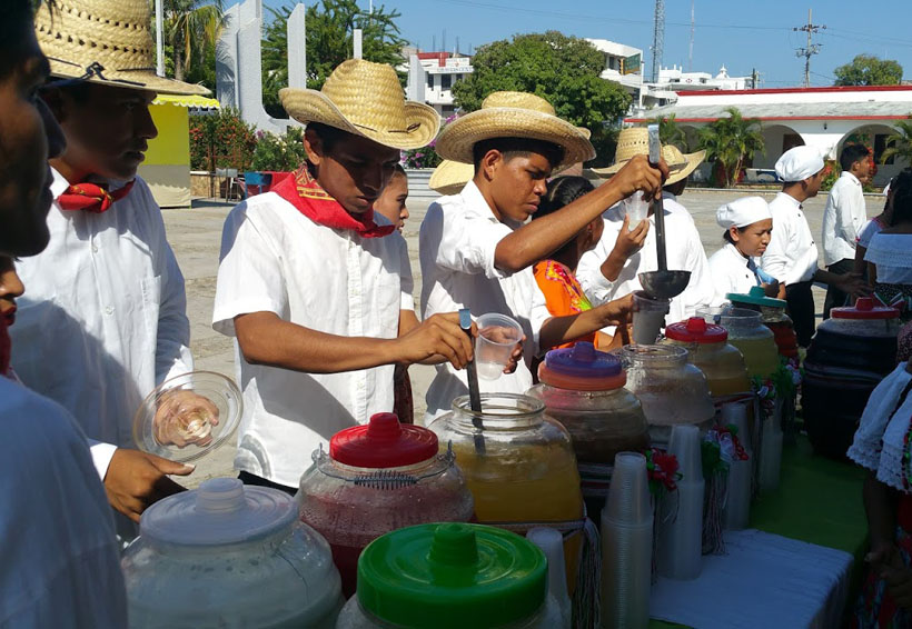 Gran éxito con Muestra  Gastronómica Estudiantil en la Costa de Oaxaca