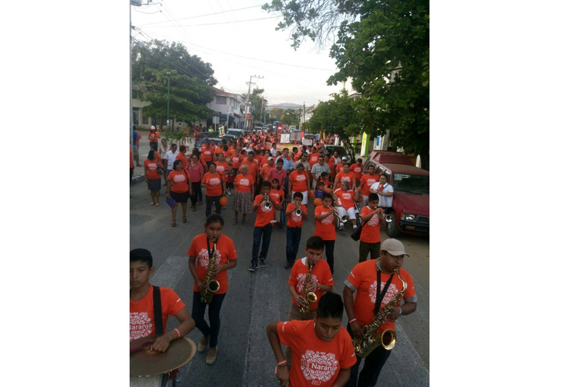Celebran en Huatulco “Día Naranja”