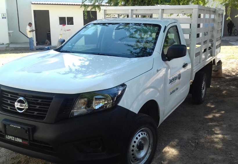En plena crisis en Juchitán,  autoridades compran vehículos