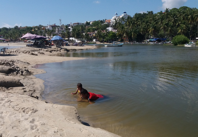 Video: Foco de infección las playas de Oaxaca