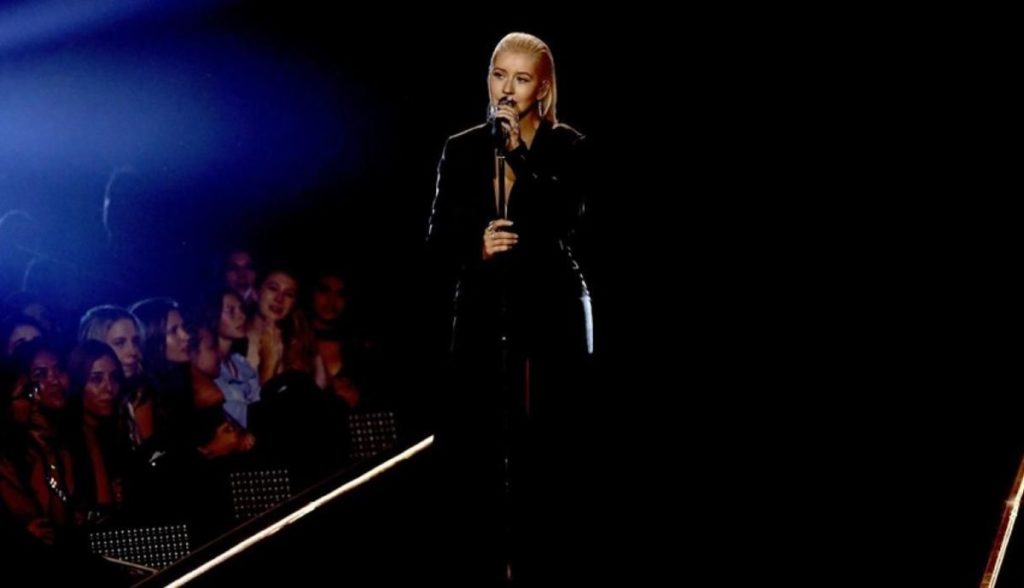 Video: Christina Aguilera rinde emotivo tributo a Whitney Houston | El Imparcial de Oaxaca