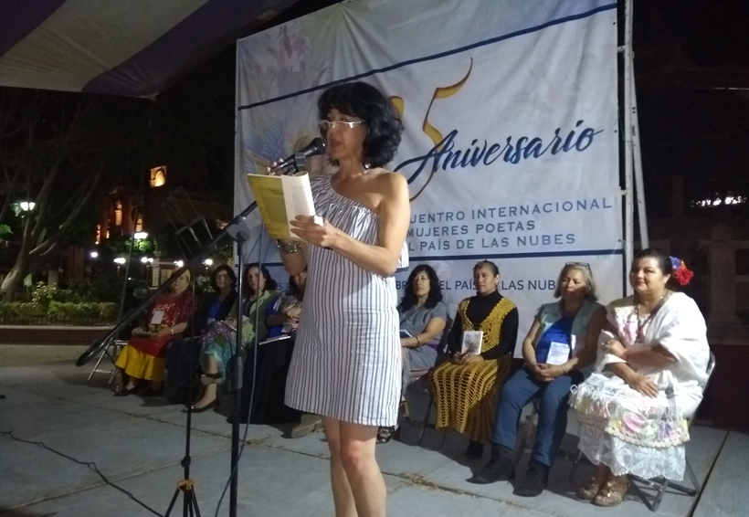 Mujeres poetas comparten el poder de la  palabra en el País de las Nubes