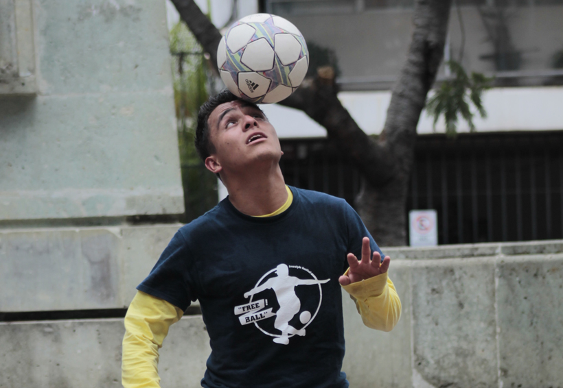 Joven solicita apoyo para  ir a Torneo Nacional de Futbol Freestyle | El Imparcial de Oaxaca