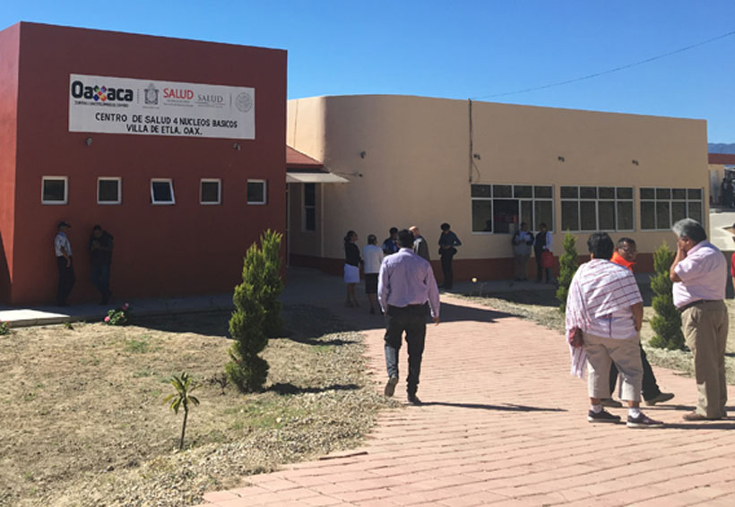 “Vestidos y alborotados”; ausente Murat en entrega de Centro de Salud en Etla, Oaxaca | El Imparcial de Oaxaca