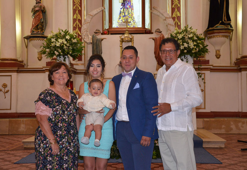 Gael Santiago es bautizado