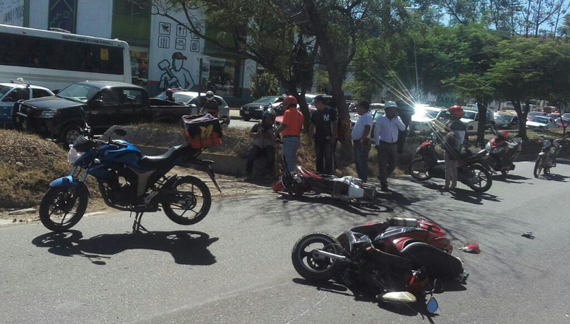 Choque de motocicletas en La Noria, Oaxaca | El Imparcial de Oaxaca