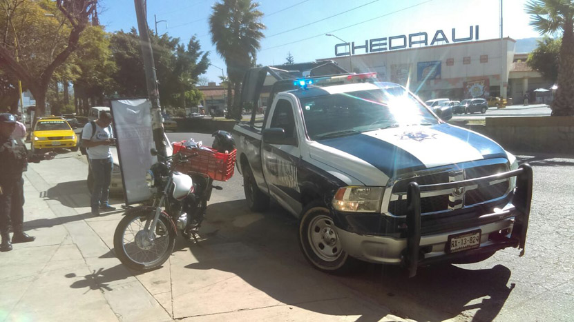 Chocan moto y patrulla en el periférico de Oaxaca | El Imparcial de Oaxaca