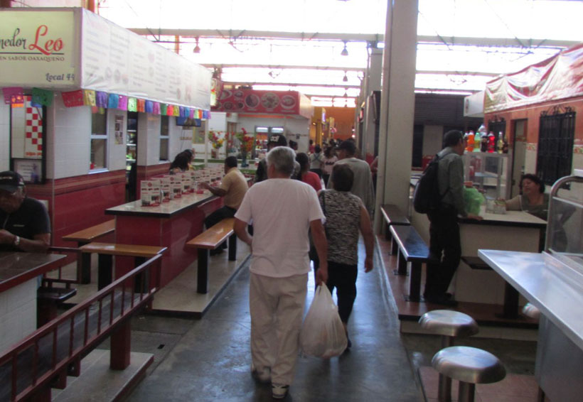 Llega turismo a los mercados de Oaxaca pero las ventas no repuntan