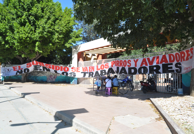 Con bloqueo logra STEUABJO atención de Segego | El Imparcial de Oaxaca
