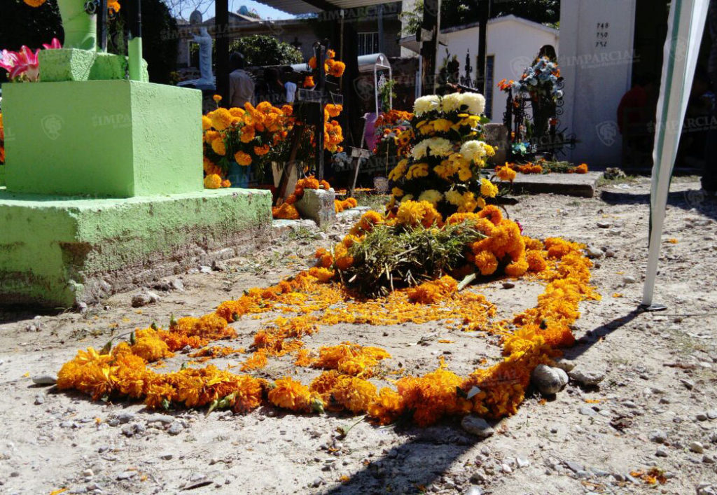 Se viste de flores el panteón de Hujajuapan | El Imparcial de Oaxaca