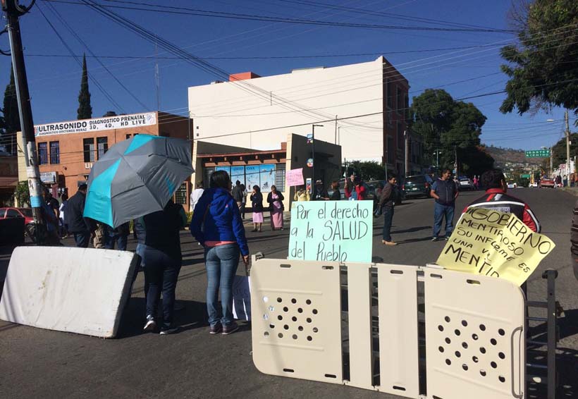 Bloqueo de empleados del Hospital General genera intensa carga vehicular en Oaxaca | El Imparcial de Oaxaca