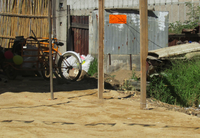 Niños de Oaxaca con autismo estudian en aulas de carrizo y madera