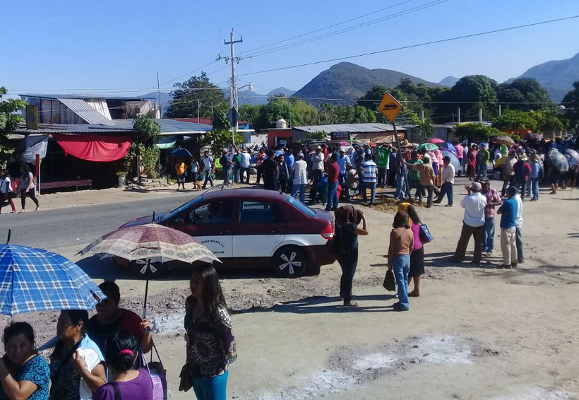 Damnificados por sismo del 7-S bloquean carretera en Jalapa | El Imparcial de Oaxaca