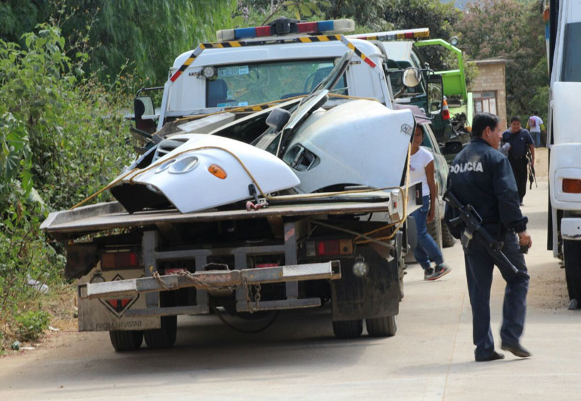 Catean vivienda y hallan vehículos robados en Viguera, Oaxaca