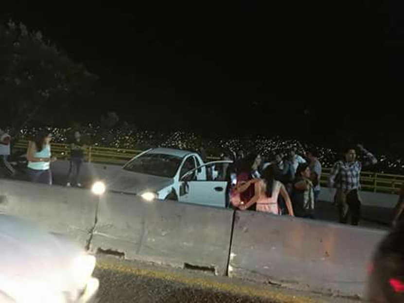 Vuelca camioneta en el Fortín, en Oaxaca | El Imparcial de Oaxaca
