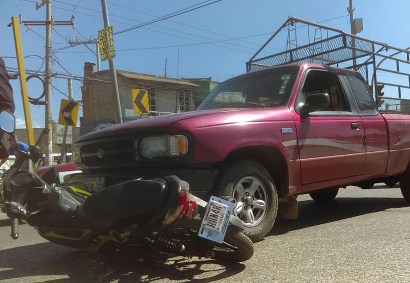 Motociclista es embestida por camioneta a exceso de velocidad en Oaxaca | El Imparcial de Oaxaca