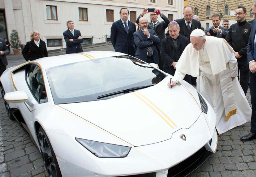 Regalan Lamborghini al Papa Francisco, ¿qué hará con él? | El Imparcial de Oaxaca