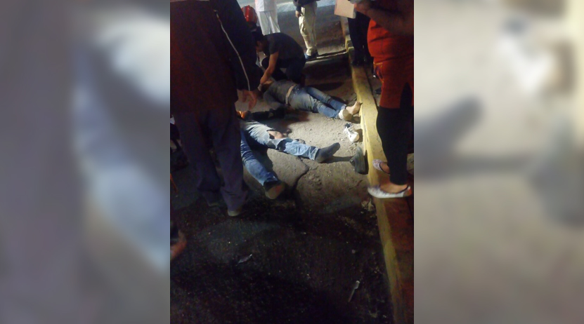 Arrollan a  motoristas en  el crucero de Símbolos Patrios y Periférico, Oaxaca