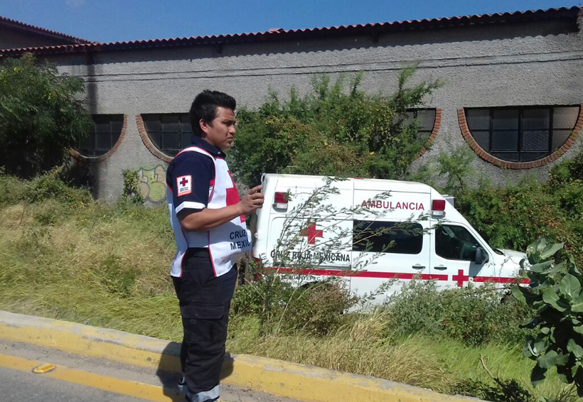 Vuelca ambulancia en Salina Cruz, Oaxaca