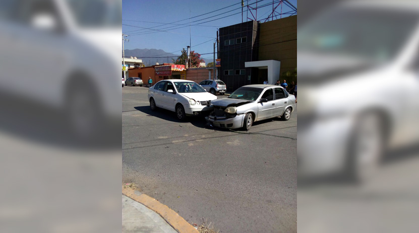 Colisionan autos en la colonia Reforma, Oaxaca