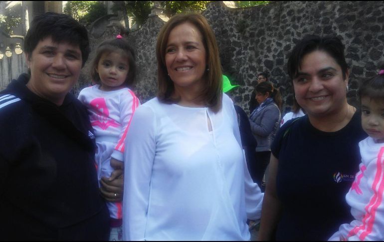 Margarita Zavala se niega a tomarse foto con pareja gay | El Imparcial de Oaxaca