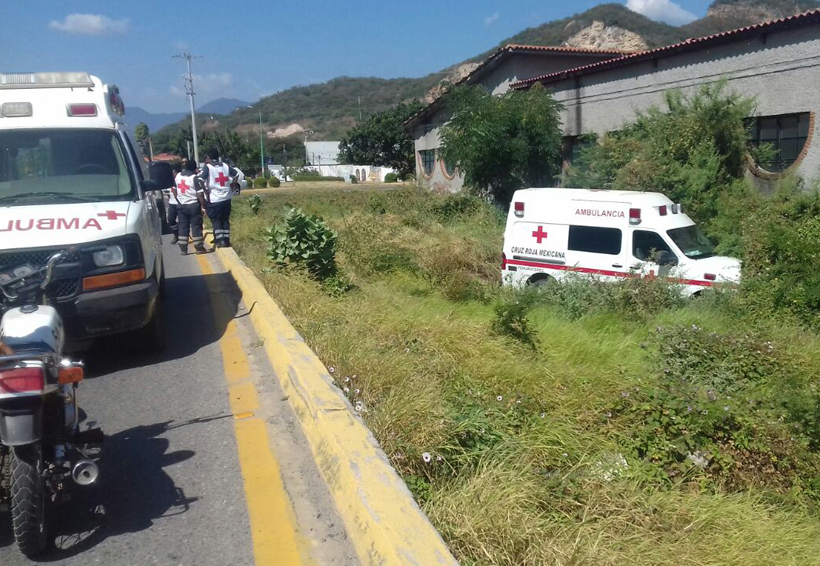 Vuelca ambulancia en Salina Cruz, Oaxaca