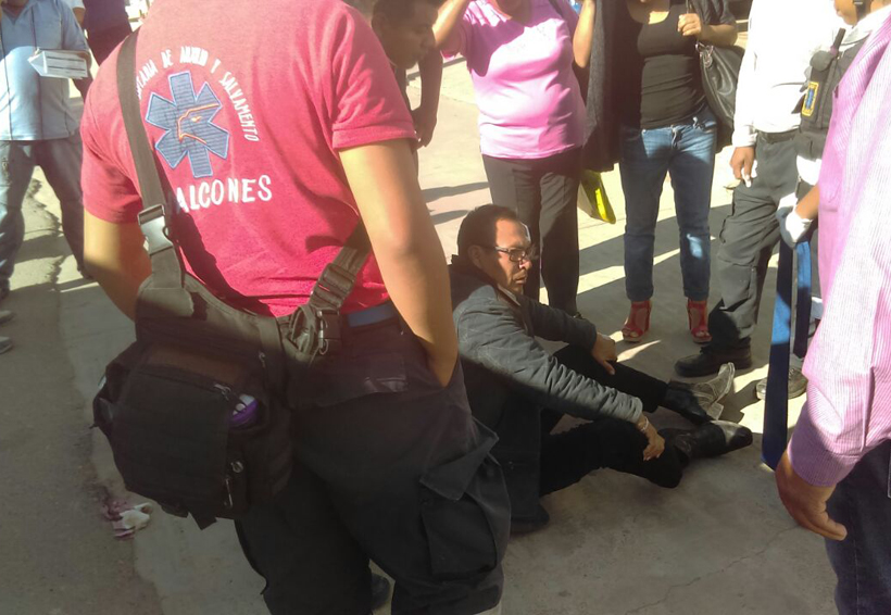 Taxista imprudente impacta a motociclista en Riberas del Atoyac
