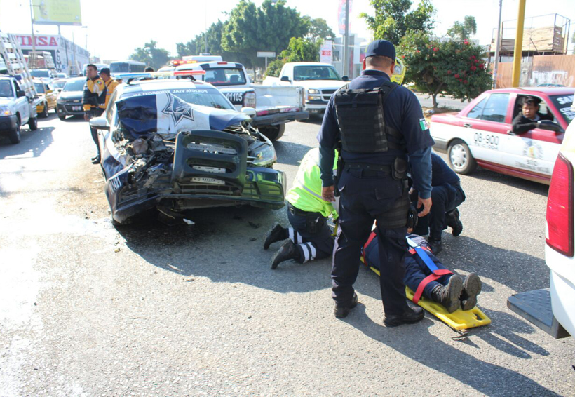 Chocan policías en Símbolos Patrios; acudían a auxiliar un accidente