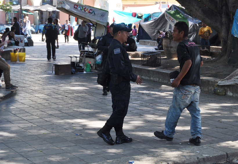 Corren otra vez a miembros del Escuadrón de la Muerte del zócalo de Oaxaca