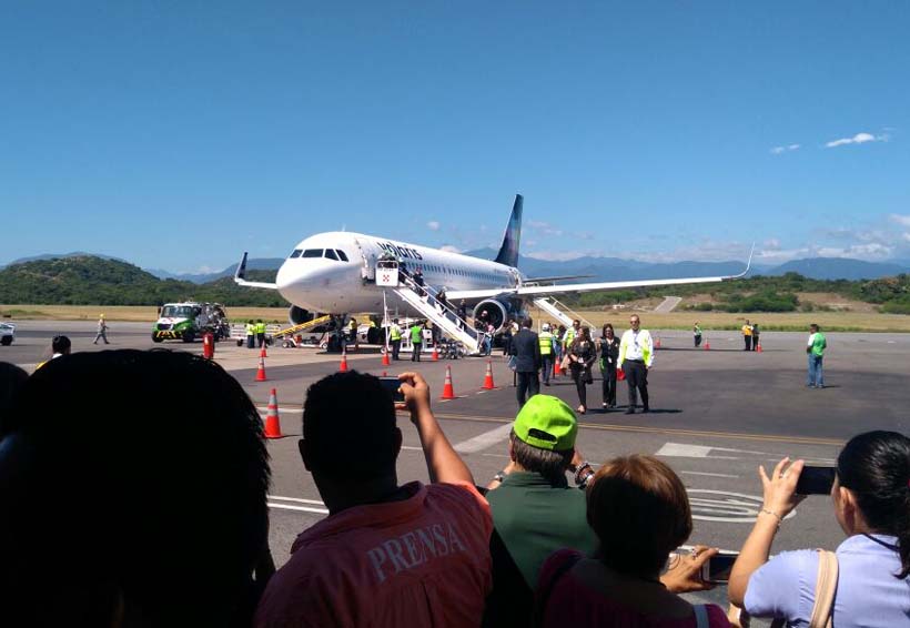 Llega a Huatulco nuevo vuelo de Monterrey | El Imparcial de Oaxaca