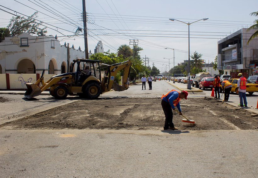 Realizan trabajos de pavimentación y reparación de calles del Istmo de Oaxaca