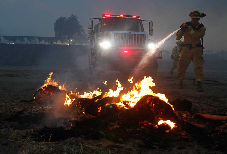 Continúan los esfuerzos por contener los incendios en California | El Imparcial de Oaxaca