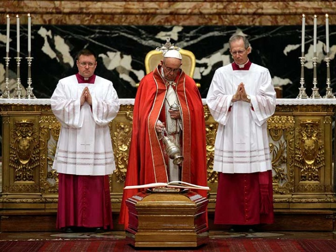 Papa Francisco oficia funeral de cardenal acusado de encubrir a pederastas | El Imparcial de Oaxaca