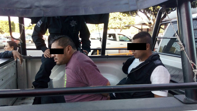 Detienen a sospechosos de robo en Soriana Plaza Oaxaca; testigos pedían quemarlos
