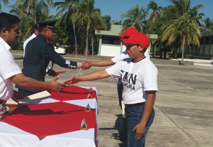 Entrega de cartillas liberadas al Servicio Militar en Puerto Escondido, Oaxaca